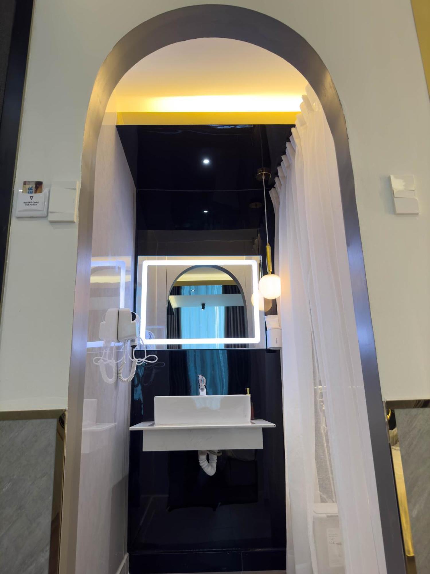 M&H Hotel Ho Chi Minh-stad Buitenkant foto