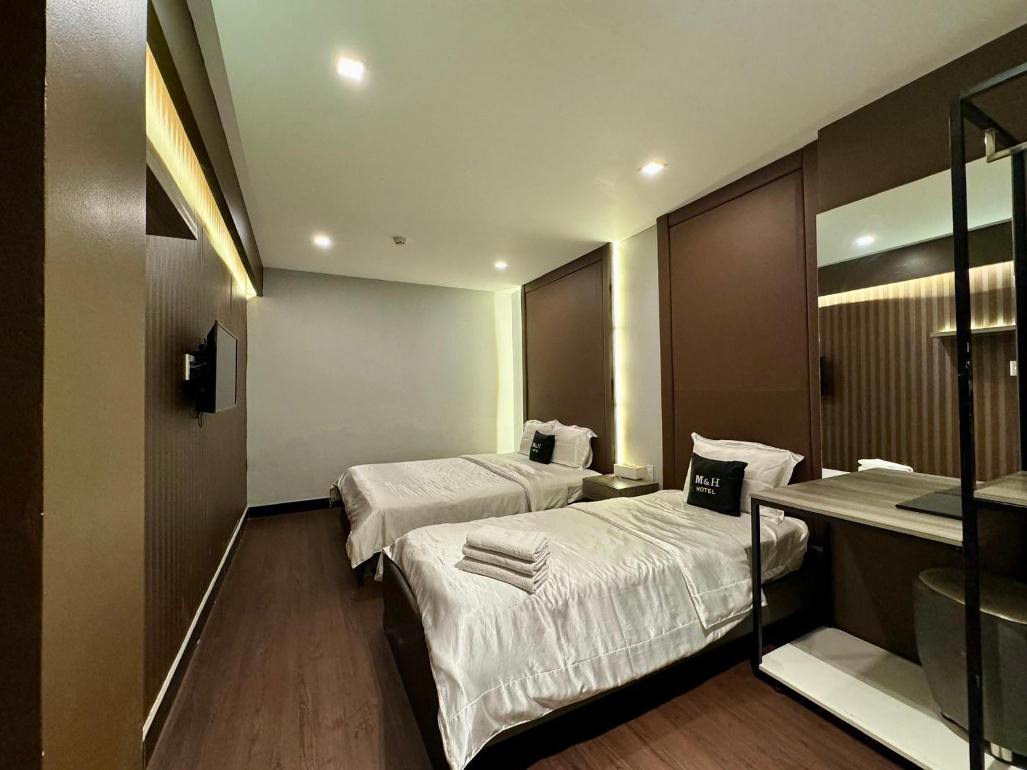 M&H Hotel Ho Chi Minh-stad Buitenkant foto